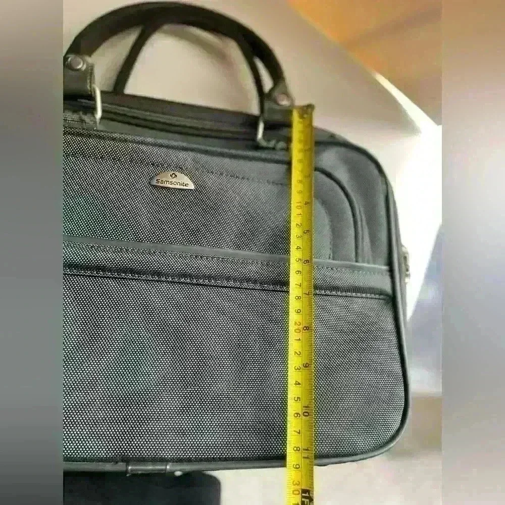 Samsonite Carry On Overnight Shoulder Bag Travel Duffle Luggage Bag Gray EUC
